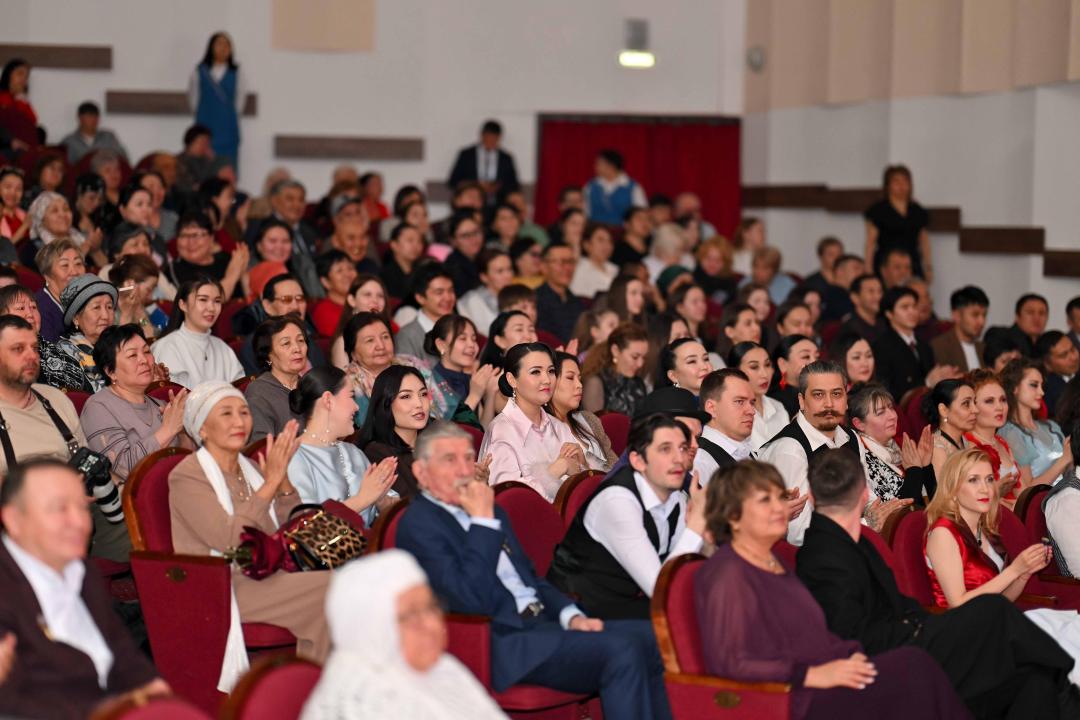 В области Абай чествовали актеров в честь Международного дня театра