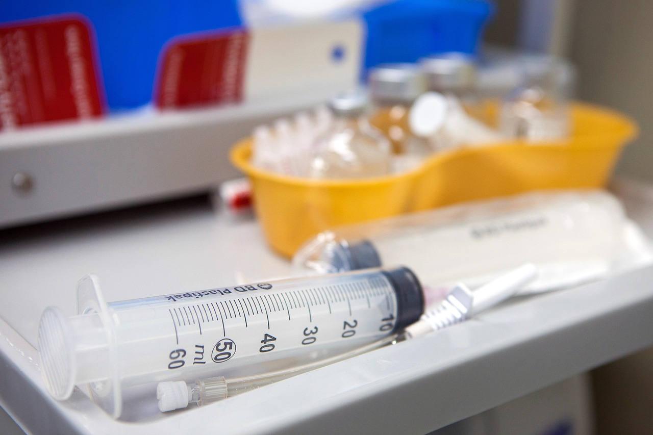 В Казахстане начнут дополнительную вакцинацию девочек 14-17 лет от ВПЧ